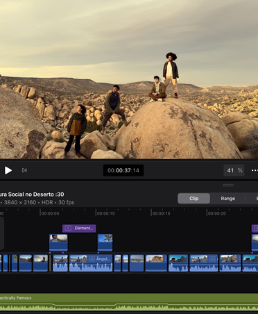 Parte da frente do iPad Pro preto-espacial na vertical, mostrando na tela um app de edição de vídeo com a imagem de pessoas posando sobre rochas em uma paisagem rochosa do deserto, uma timeline e ferramentas de edição