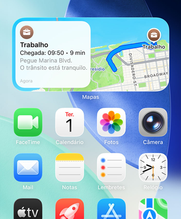 Widget do Mapas mostrando o novo planejador de rotas preferidas, com detalhes de tráfego, horário de chegada e duração do percurso.