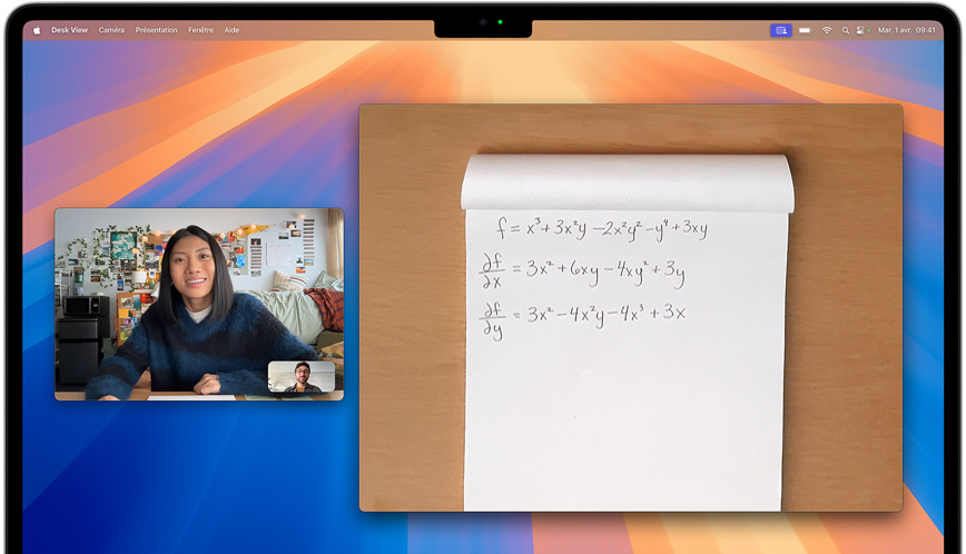 Appel vidéo avec la fonctionnalité Desk View, qui insère une vue de l’espace de travail de la personne