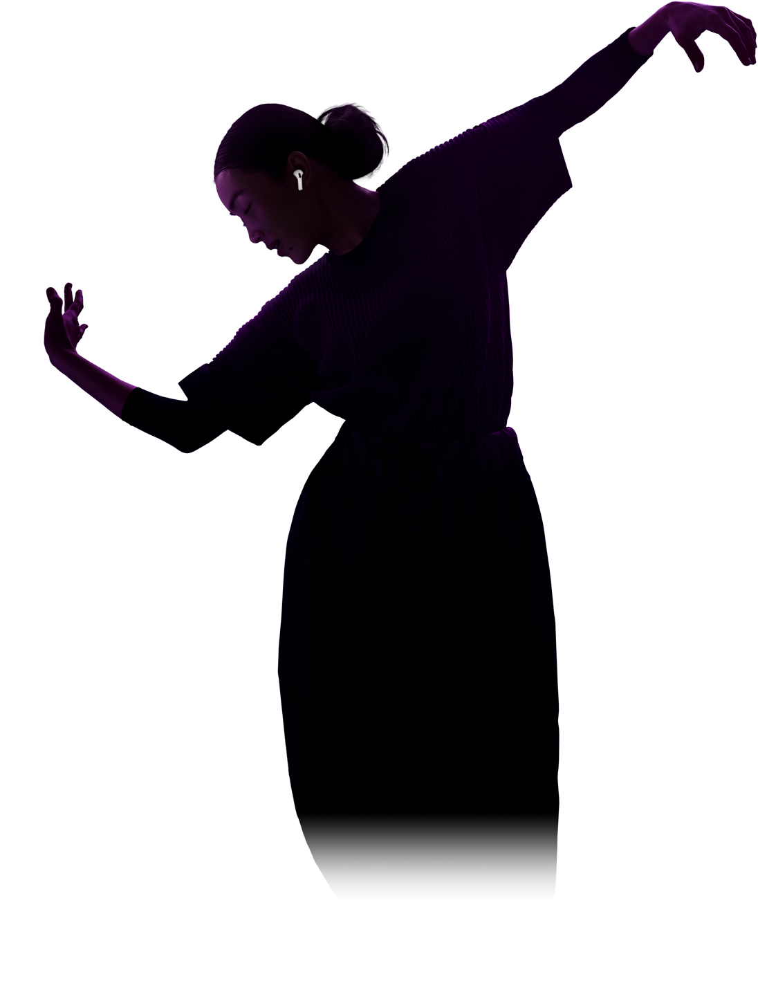 Tancujúci človek s nasadenými slúchadlami AirPods Pro 4