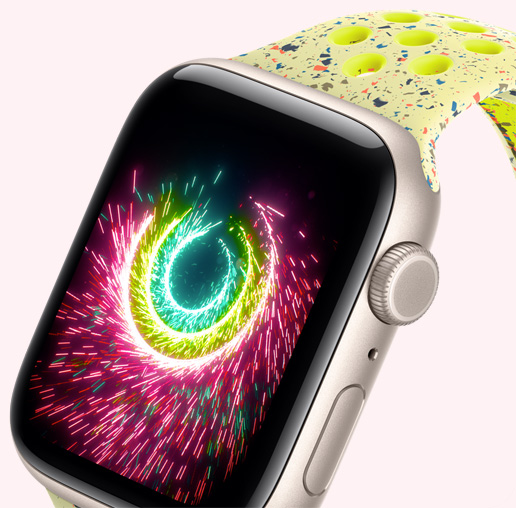Apple Watch SE 3，星光色鋁金屬錶殼，配搭螢光綠色 Nike 運動錶帶，健身記錄圓圈像放煙花般火花四濺