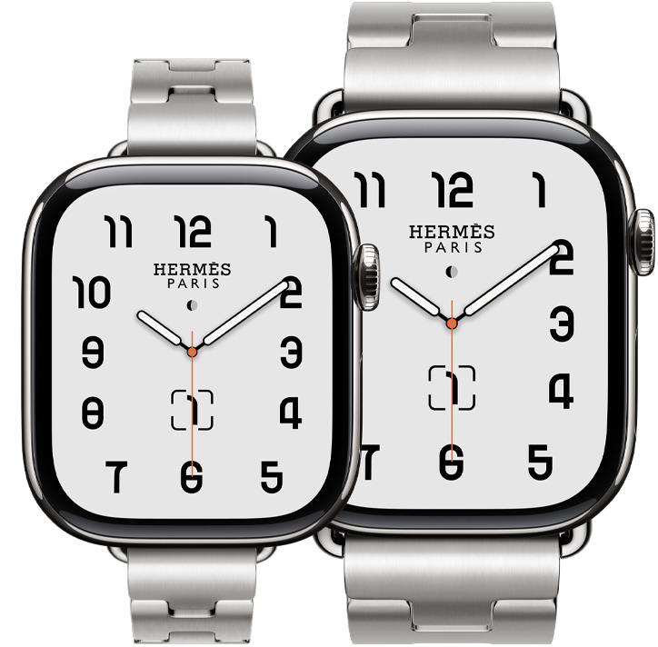 Deux Apple Watch Hermès Series 11, boîtiers en titane, argent, bracelets Grand H Fin et Grand H satiné