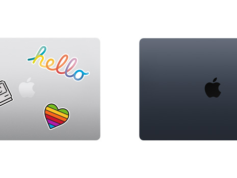 俯視兩部闔上的 Mac 筆電，以部分疊放的方式並列。