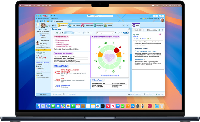 Een MacBook Pro met elektronische patiëntendossiers in Epic MyChart.
